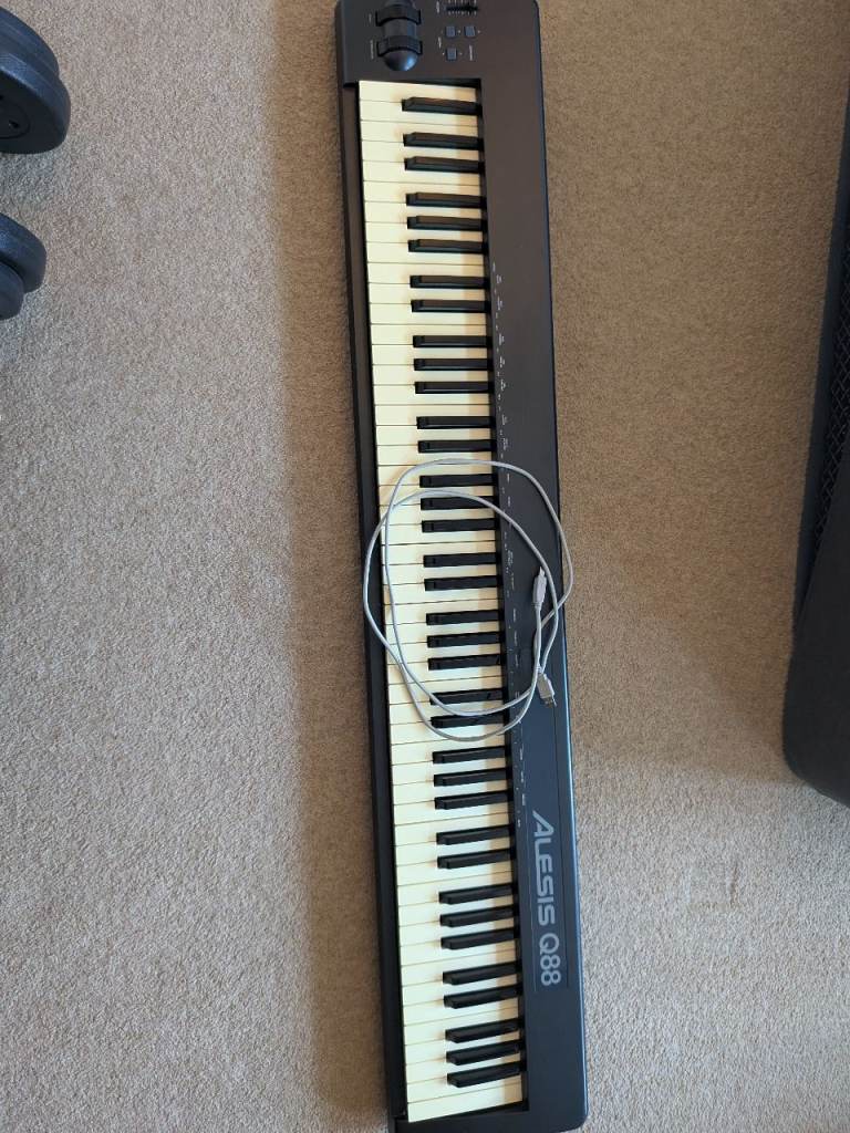 Alesis Q88 USB MIDI Keyboard Controller – Good Condition