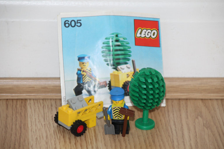 3 Classic Lego Town sets: 605 Street Sweeper * 612 Tipper Truck * 625 Tractor