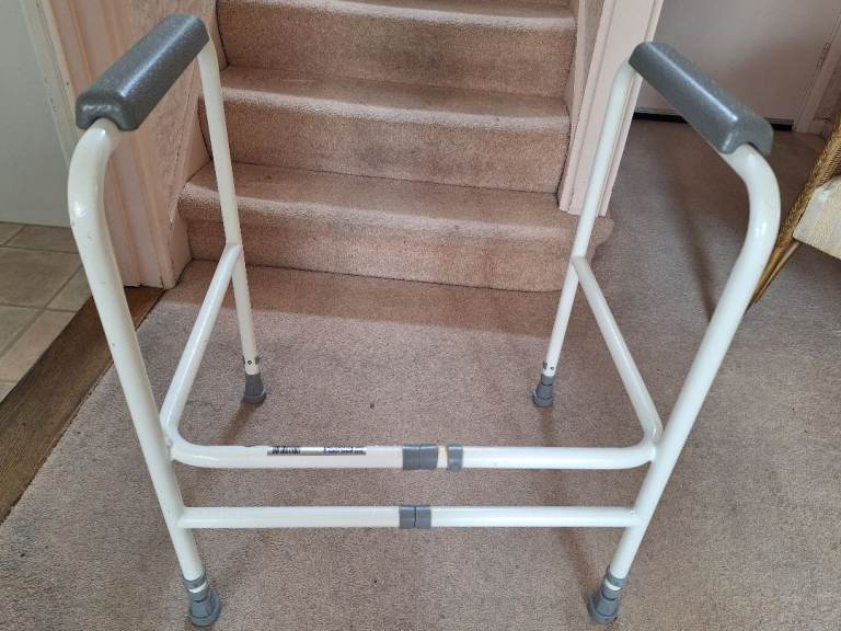 Universal toilet frame x2