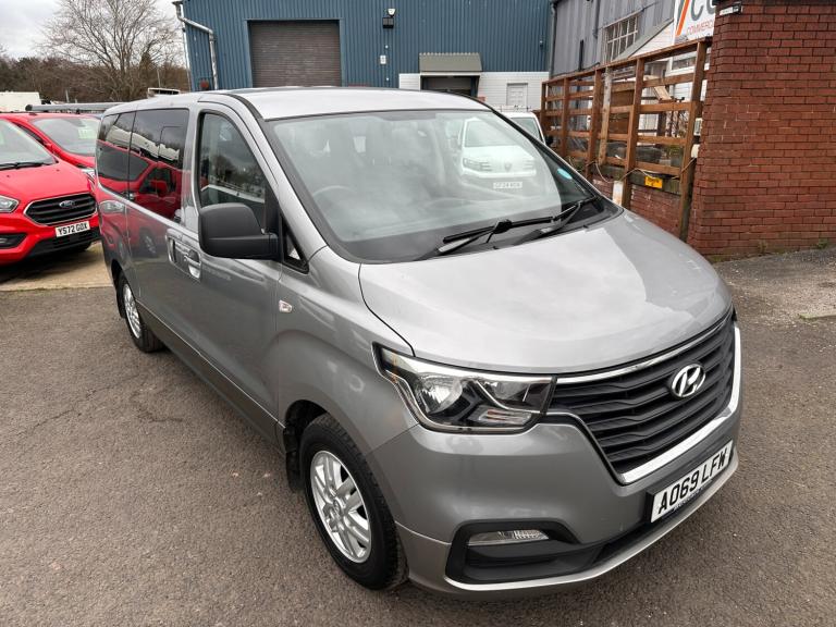 2019 69 Hyundai i800 2.5 CRDi SE Nav MPV 5dr Diesel Manual Euro 6 (136 ps)