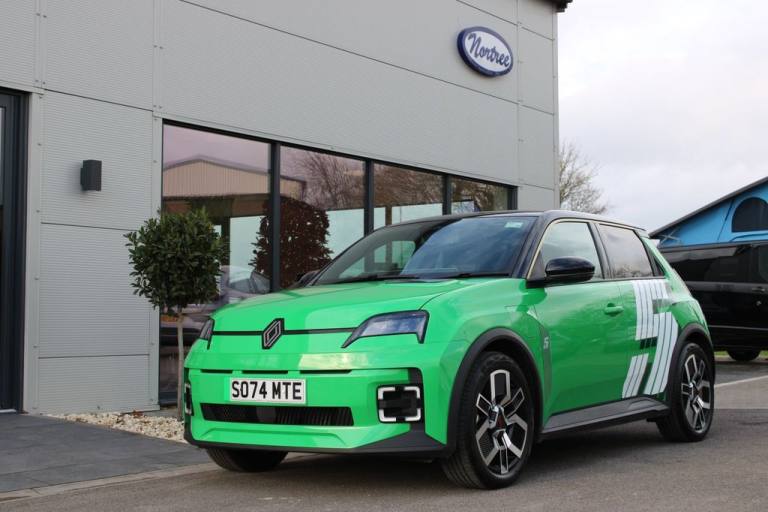 2025 74 RENAULT 5 E-TECH ELECTRIC COMFORT RANGE 52KWH TECHNO HATCHBACK 5DR ELECT