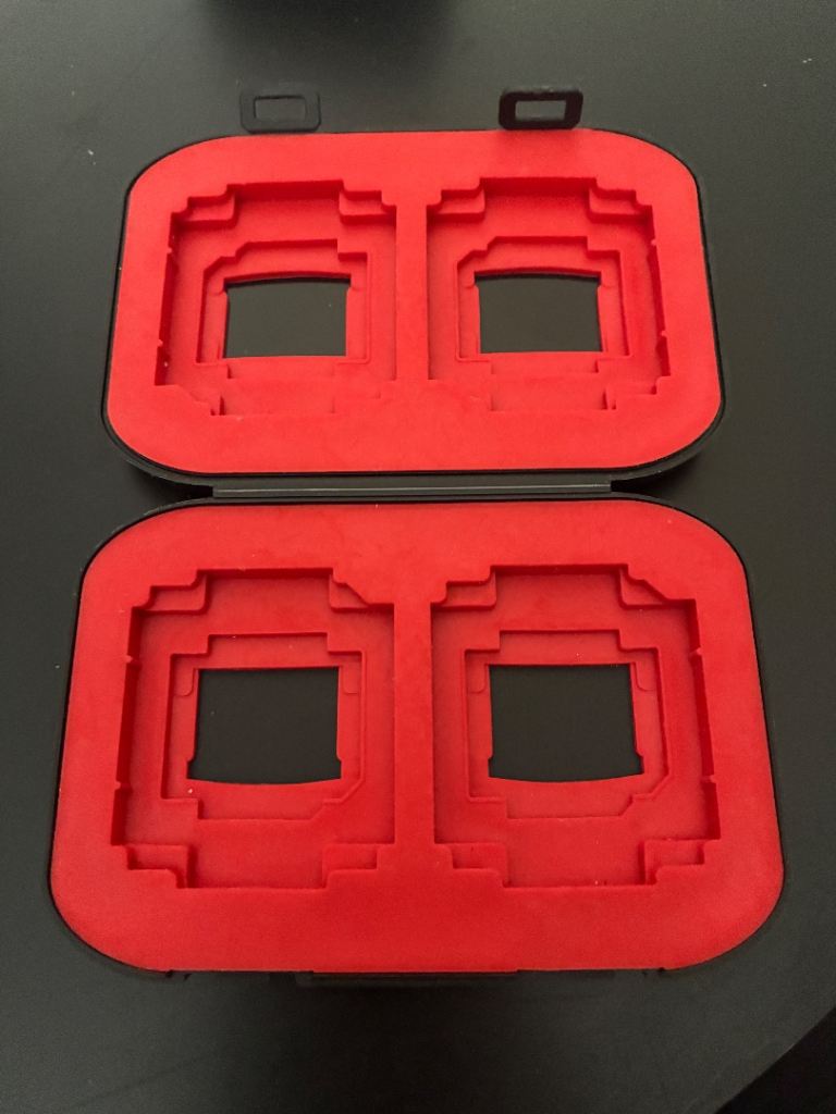 SanDisk Memory SD Card Hard Case holder And 3ds