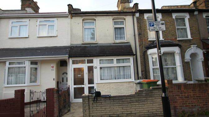 Spacious 4 Bed House Close to Green Street