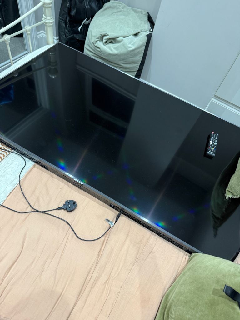 FREE BROKEN Samsung TV for parts 