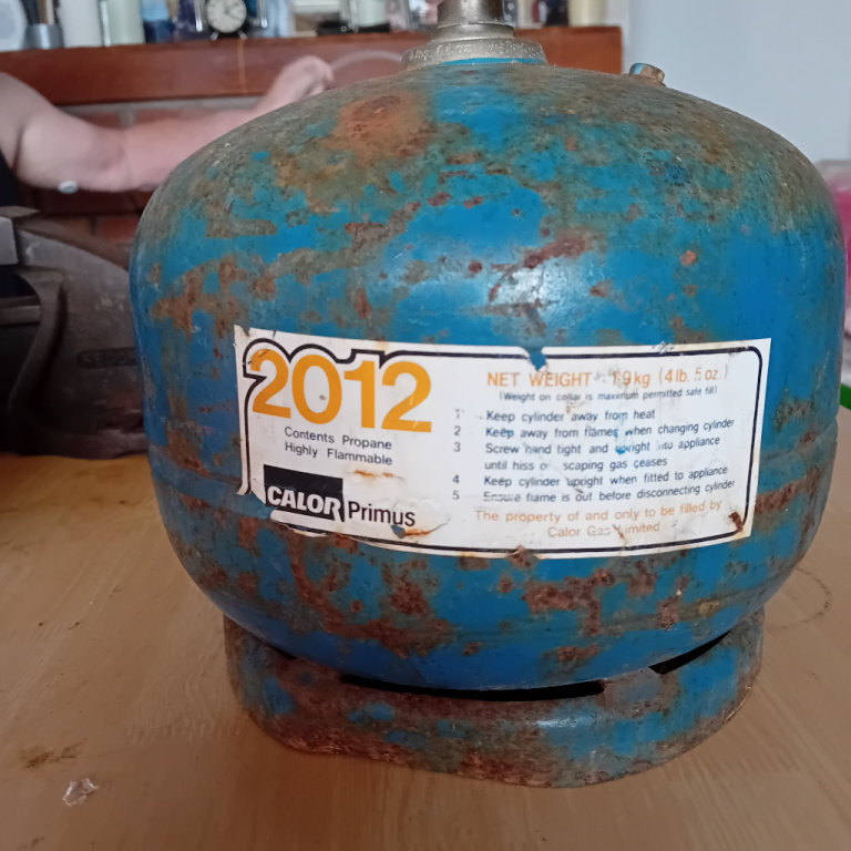 PRIMUS PROPANE AND BUTANE 2012 1.9KG FULL BOTTLES HAD THESE VERY LONG TIME £20 EACH