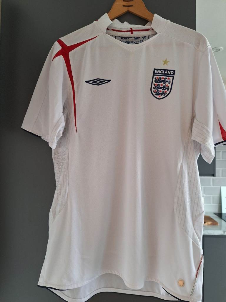 2005/7 OFFICAL ENGLAND  FOOTBALL  TOP 
