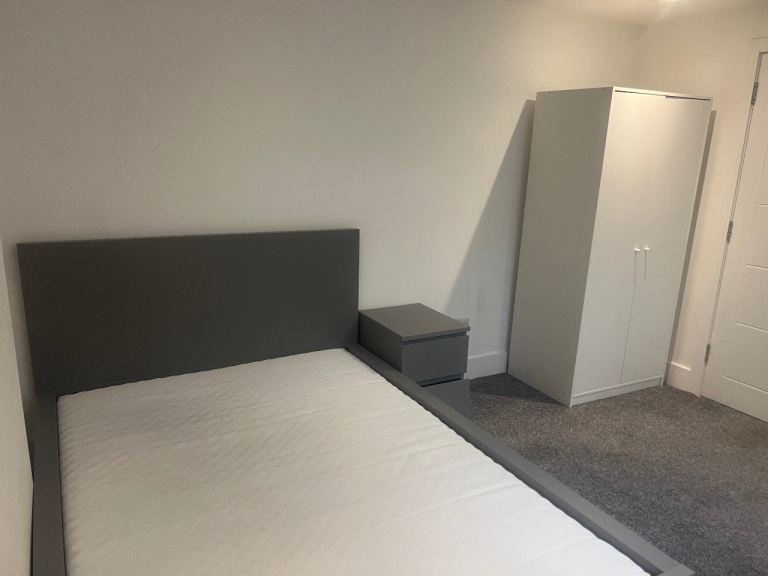 FULLY FURNISHED DOUBLE BEDROOMS TO SHARE IN A FOUR BEDROOM HOUSE