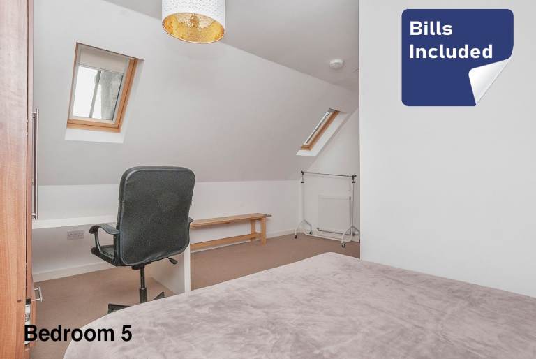 DOUBLE BEDROOMS available in large, HMO flat on Candlemaker Row – available soon