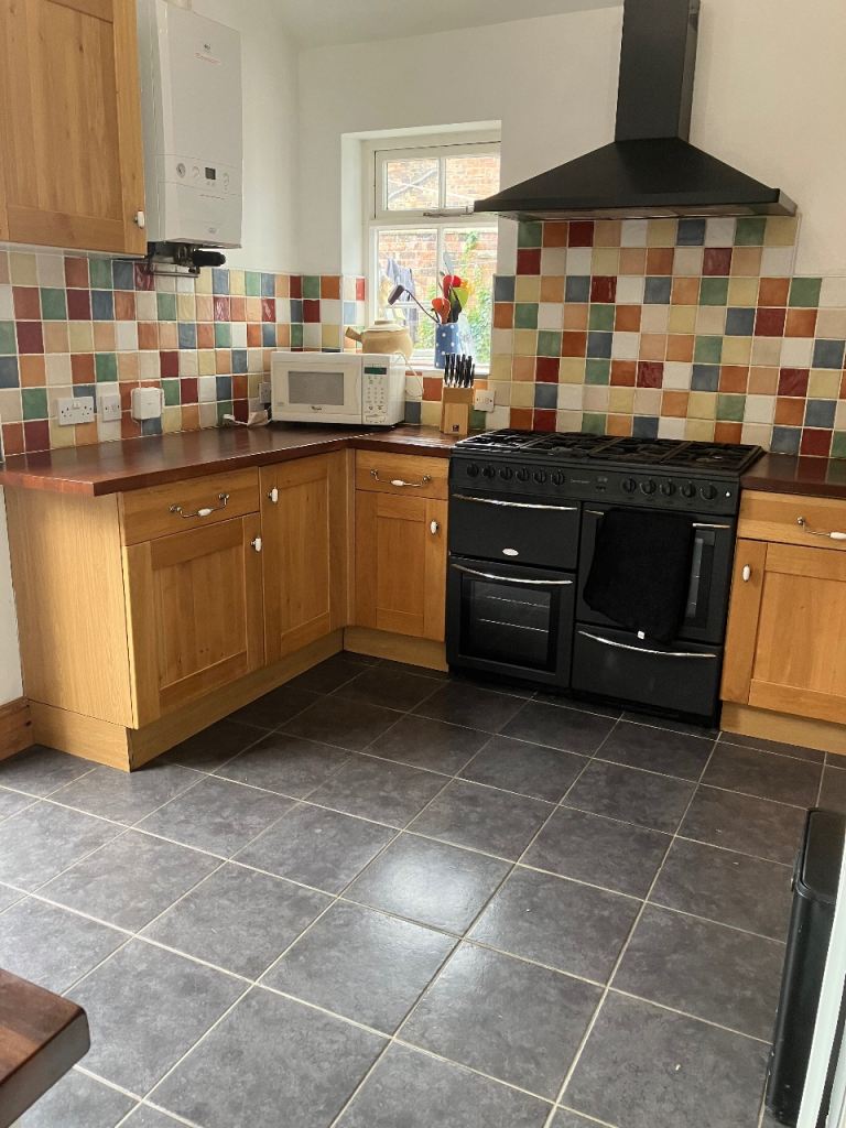 2 Double-rooms available in a charming Victorian house in Hartshill Stoke on Trent