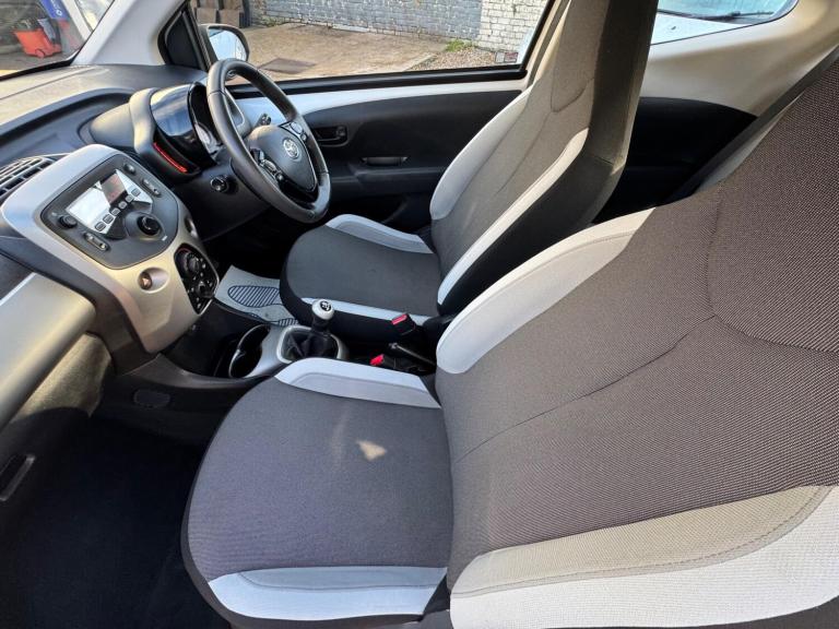 2014 Toyota AYGO 1.0 VVT-i X-Play 3dr HATCHBACK PETROL Manual