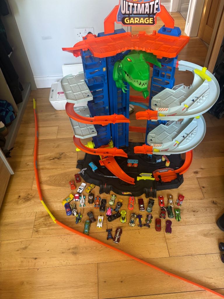 Hot wheels ultimate car garage dinosaur toy with cars 