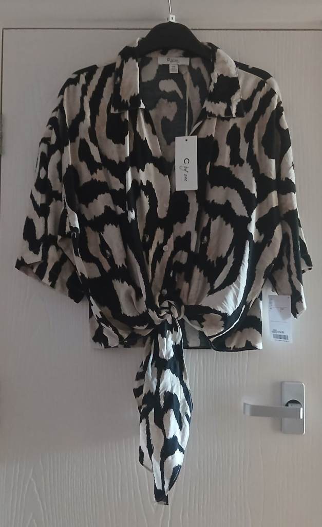 Black and Beige Animal Print Shirt/Blouse – New with Tags - Size L