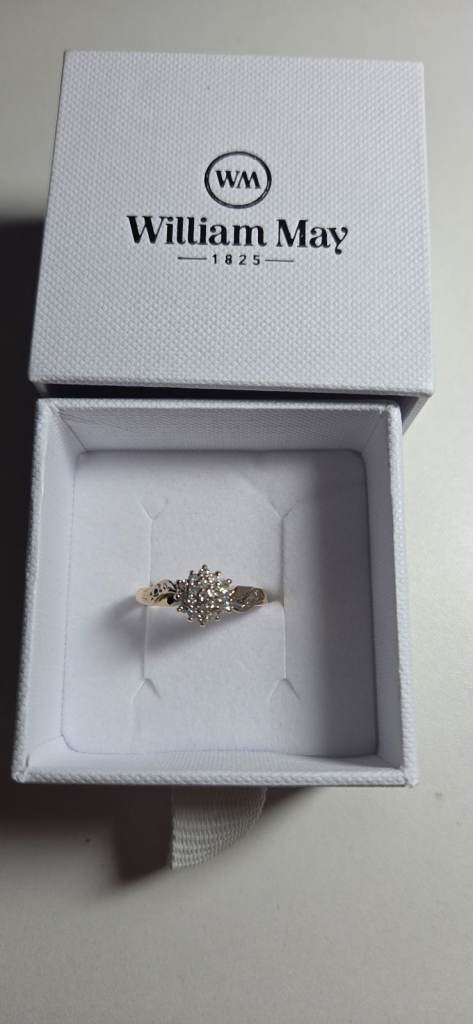 9ct yellow gold 0.10ct engagement ring new 