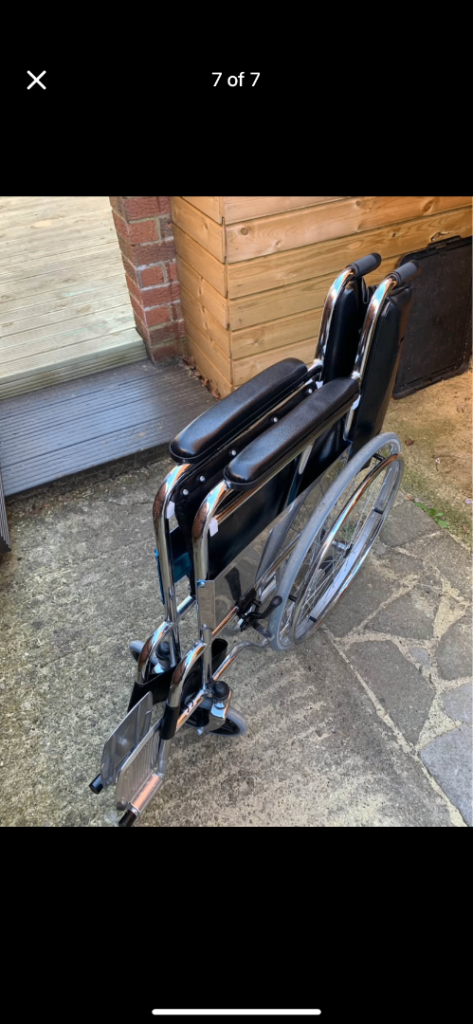 Self propelled foldable wheelchair 