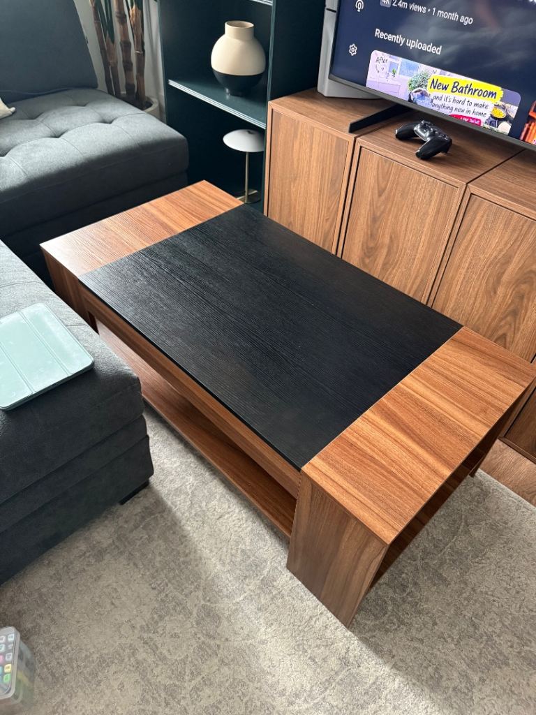 Beautiful table in new condition suitable for living room 