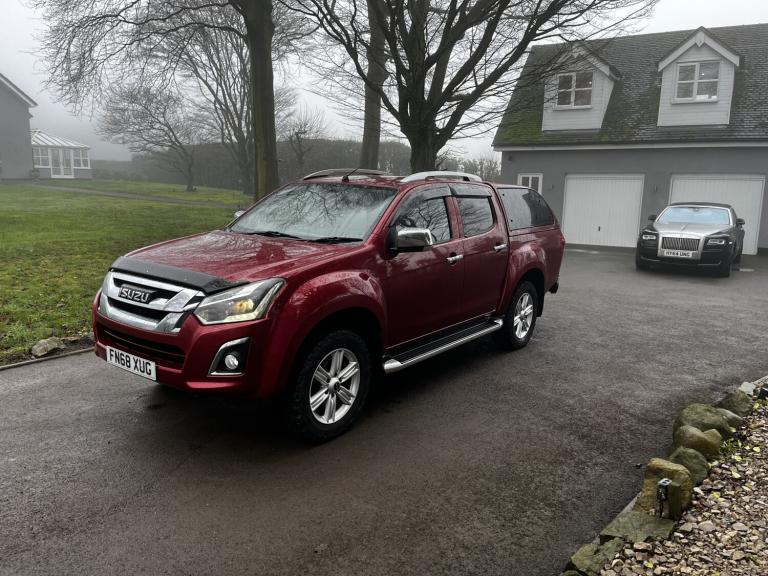 Isuzu D-Max 1.9 TD Yukon Nav+with truckman top and FSH