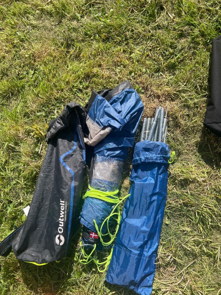 Outwell windbreak. 