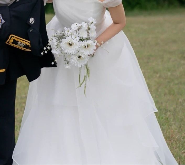 White Off-Shoulder Wedding Dress / Bridal Gown – UK 8-12 + Veil Included