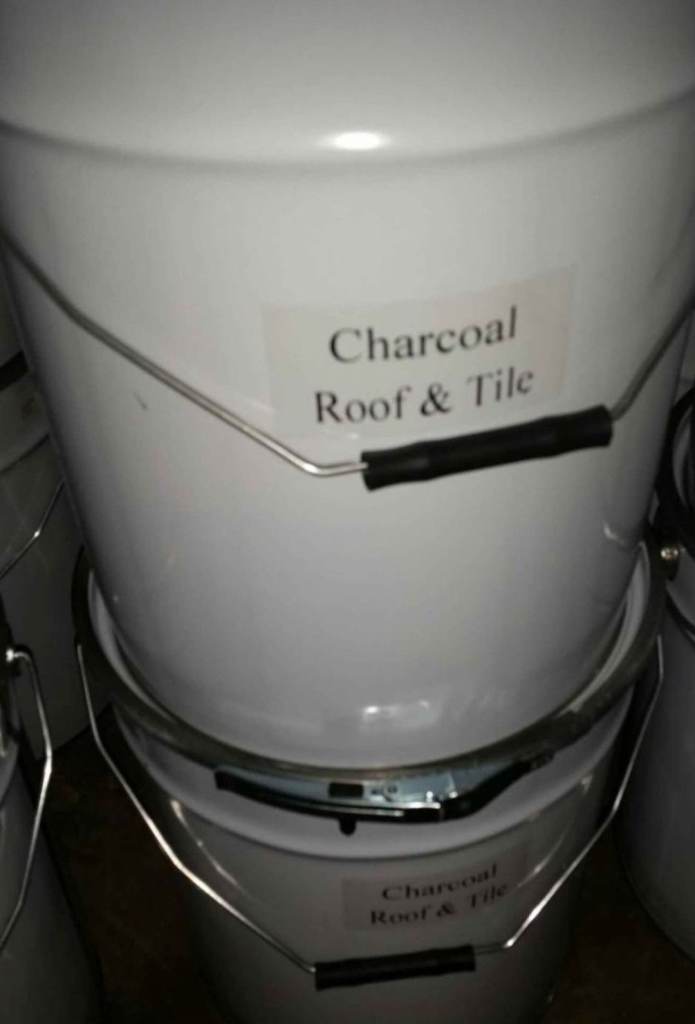Roof and tile paint 