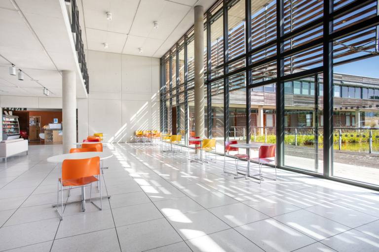 Luton - LU2 8DL \ Flexible Desk Access Through Coworking Membership
