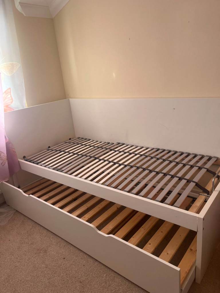 White Single Pull-Out Day Bed with Storage Drawers