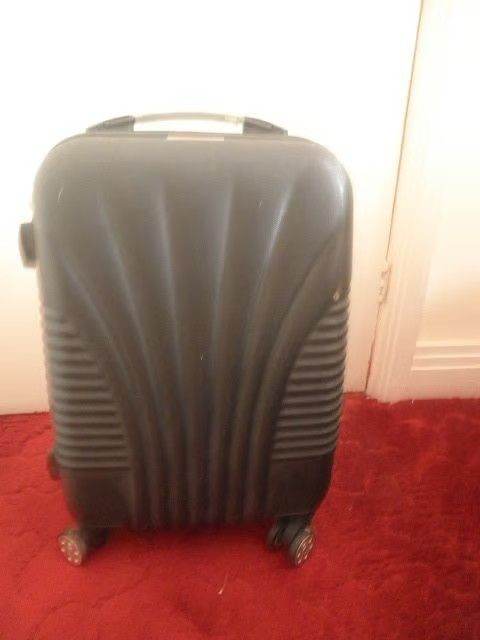 Small Suitcase Cabin Bag Hard Shell 4 wheels Black Colour 55 x 35 x 20 cm