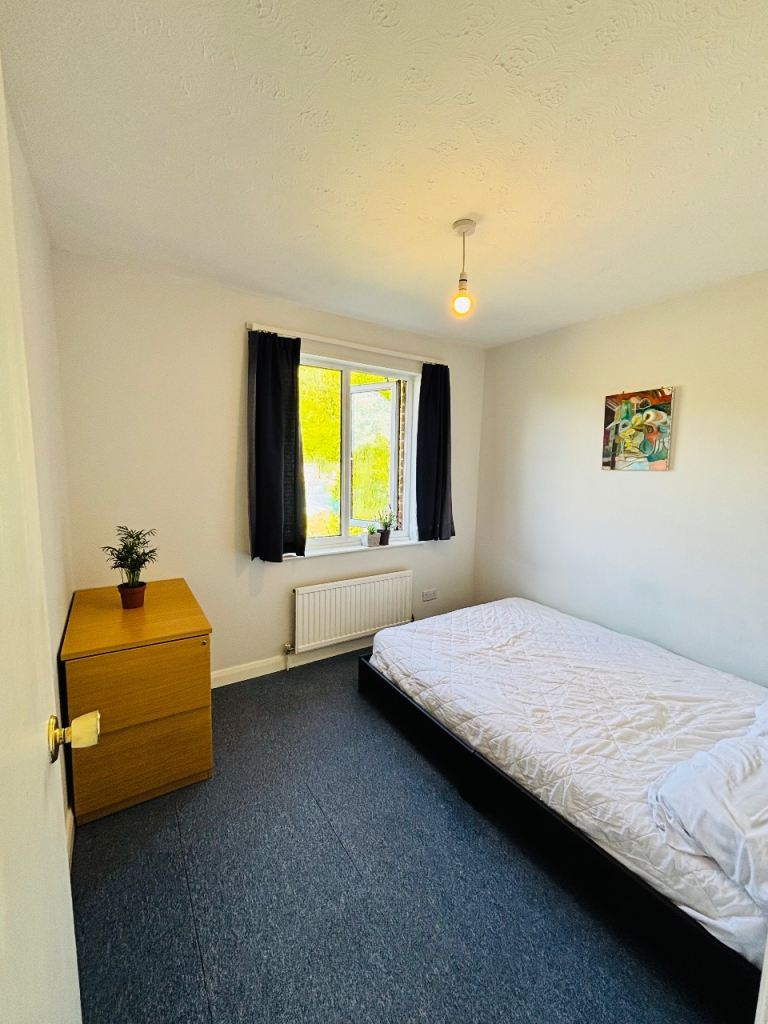 Double Room to Rent – £770 for Couple / £600 Single – Basingstoke