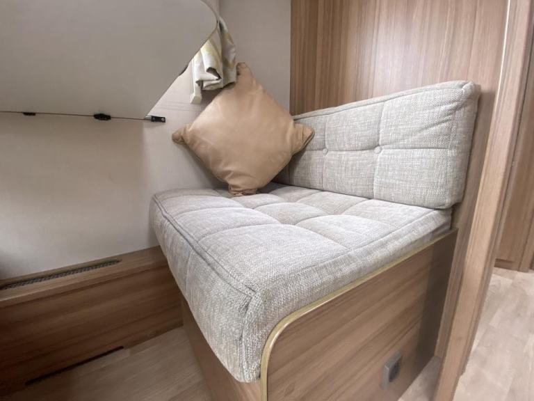 2017 LUNAR CLUBMAN ES LUXURY TOURING CARAVAN