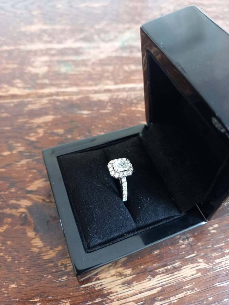 1.60ct Diamond Engagement Ring Platinum (950) Size - K. Colour - F (Colourless). Clarity - VVS1.