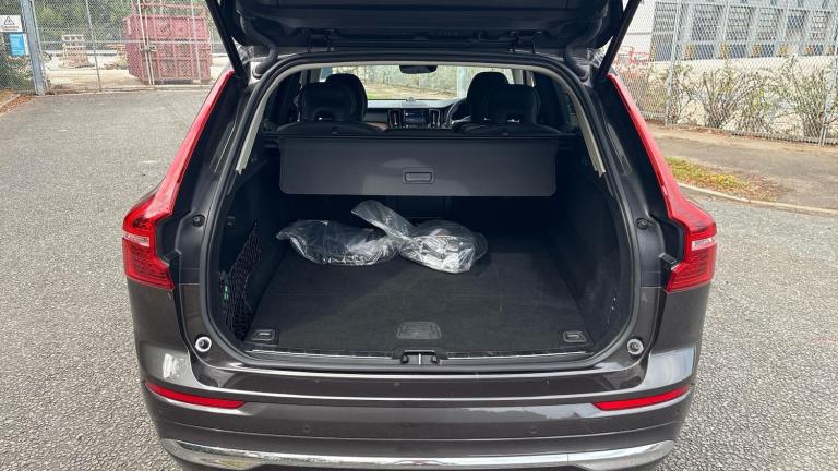 2024 Volvo XC60 Recharge Ultimate, T8 AWD Plug-in hybrid, Electric/Petrol, Bright ESTATE Petrol/E...