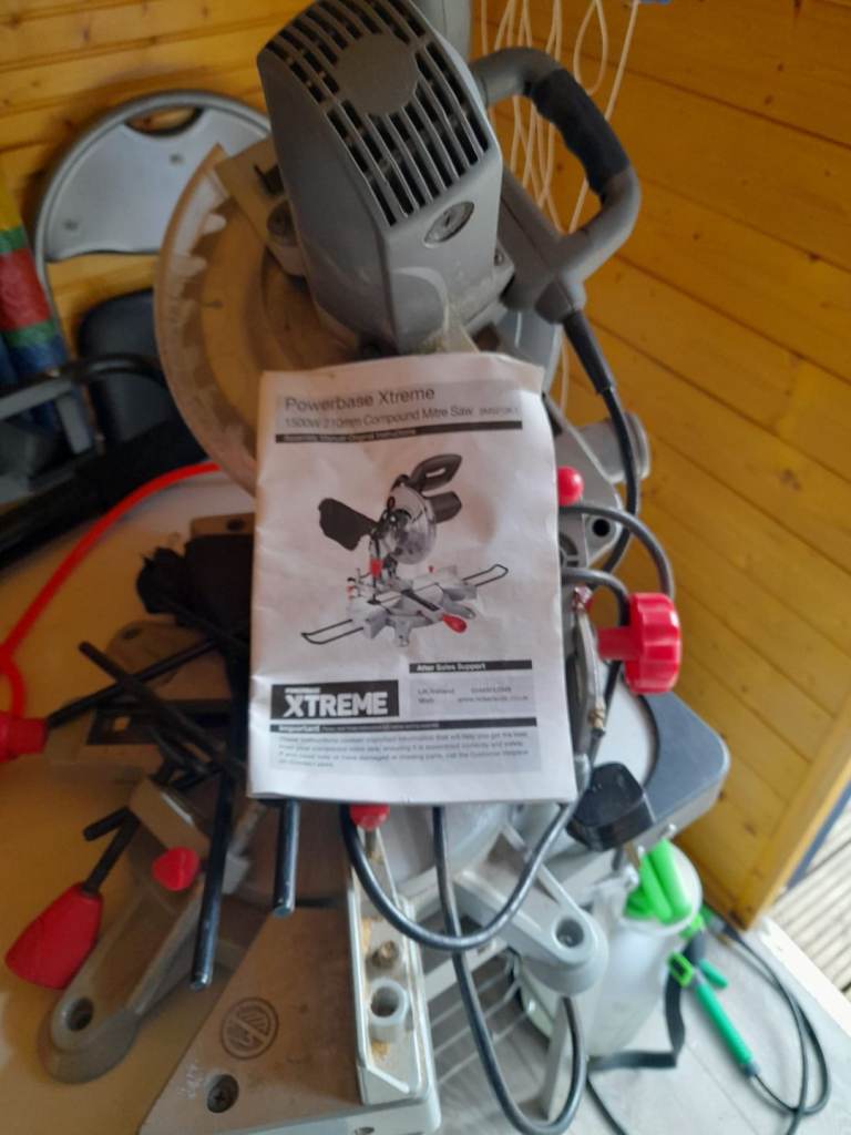 Compound mitre saw