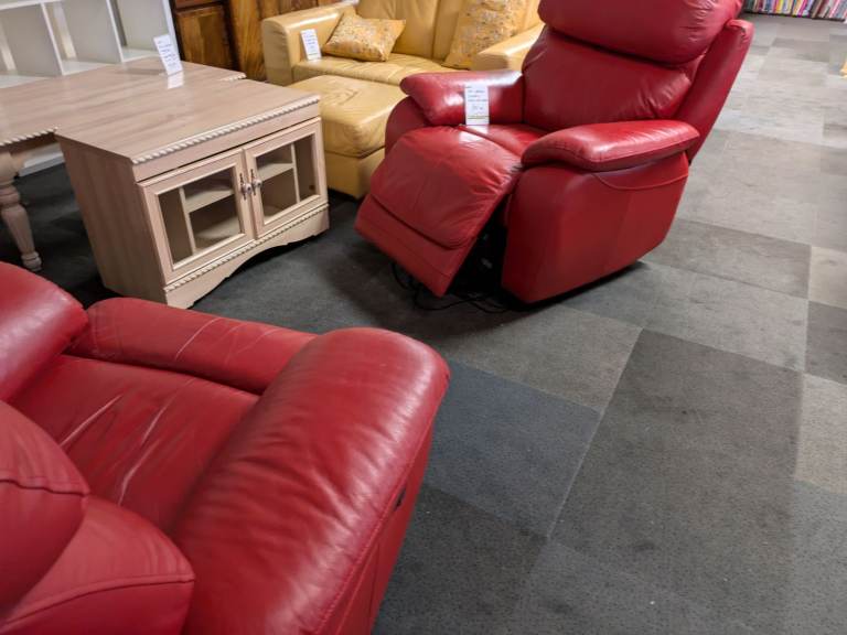 PAIR OF RED LEATHER ELECTRIC RECLINING ARMCHAIRS