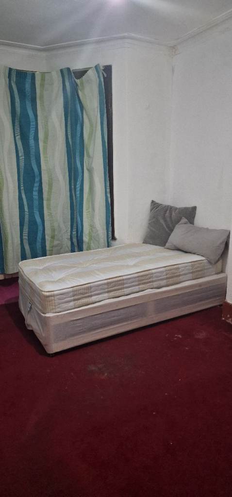 Single Room in Manor Park. No deposit to pay. £600 per month. Near Manor Park Station