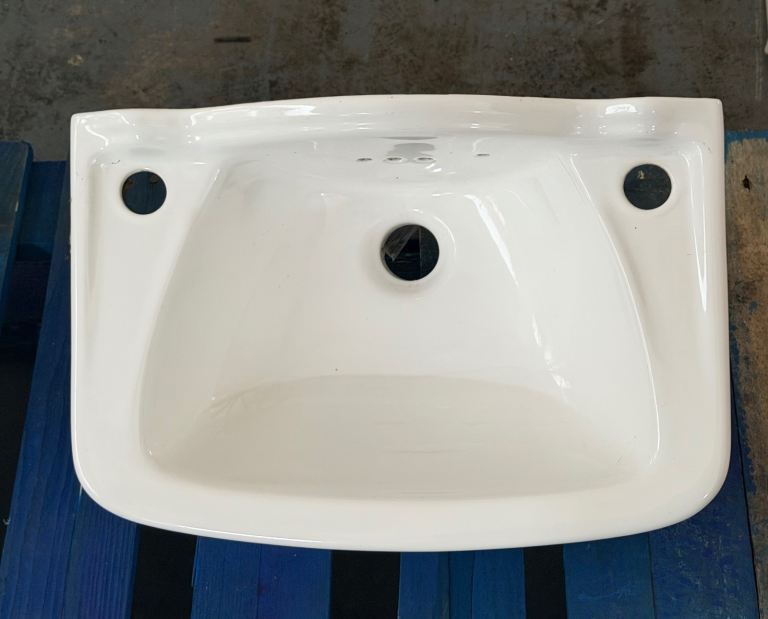Traditional 2 tap hole wall hung basin 450x310mm New no box