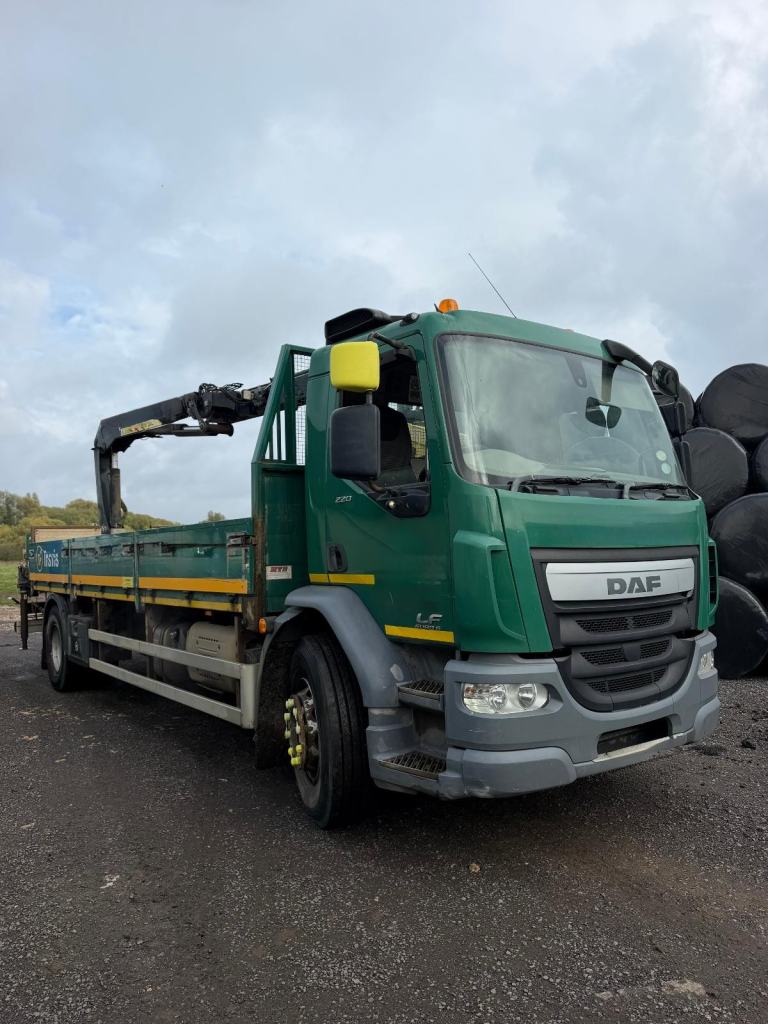 2016 DAF LF 55.220 18T DROPSIDE WITH HMF 1210 CRANE