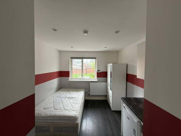 BENEFITS ACCEPTED - Studio Flat Available in Northolt Ealing UB5