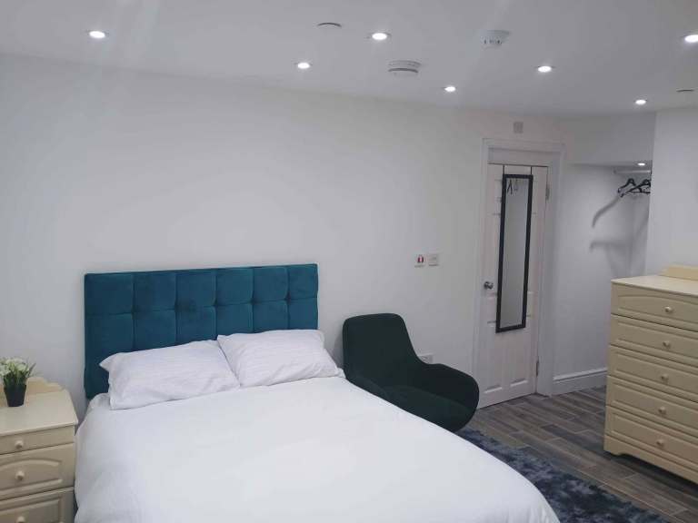 RECENTLY RENOVATED STUDIO AVAILABLE NOW