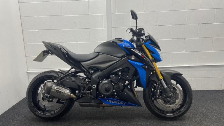 SUZUKI GSX-S1000 ** YOSHI ALPHA EXHAUST - VERY LOW MILES - 12 MONTHS MOT **