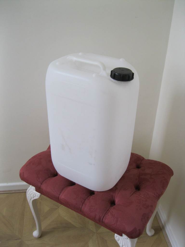 White Plastic Water Container / Jerry Can – 25 Litre, Good Condition LEICESTER