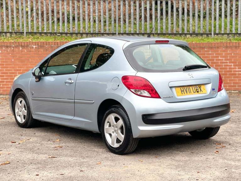 PEUGEOT 207 1.4 HDi Envy 2011