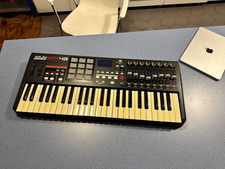 Akai MPK 49