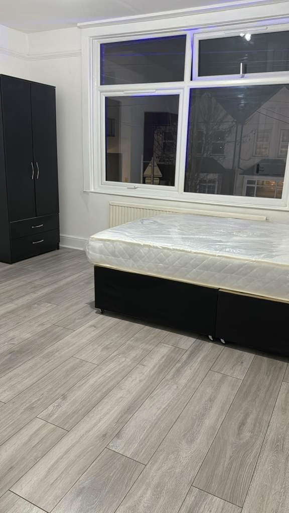 Spacious & Cosy double room for Rent SS12 0AN