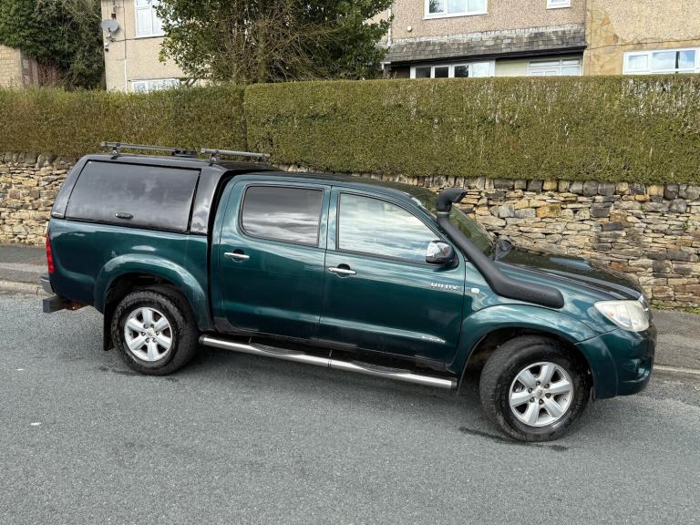 2011 Toyota Hilux Invincible 2010 D/Cab PickUp 3.0 D-4D 4WD 171 PICK UP Diesel Manual