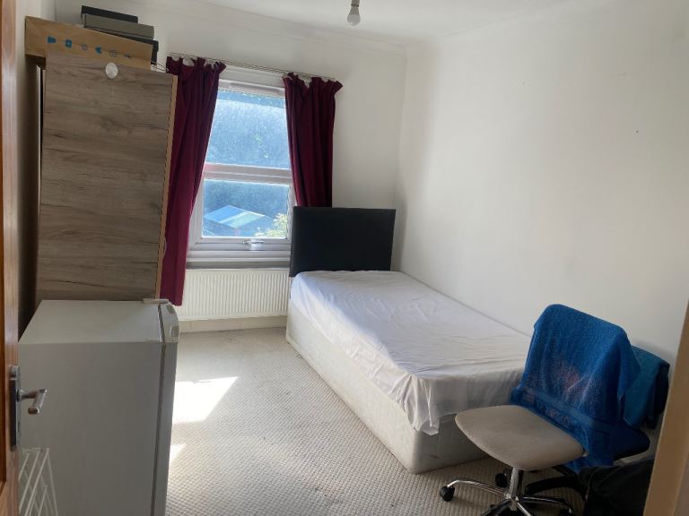 Bright specious double bedroom in woodgreen all bills & WiFi included 