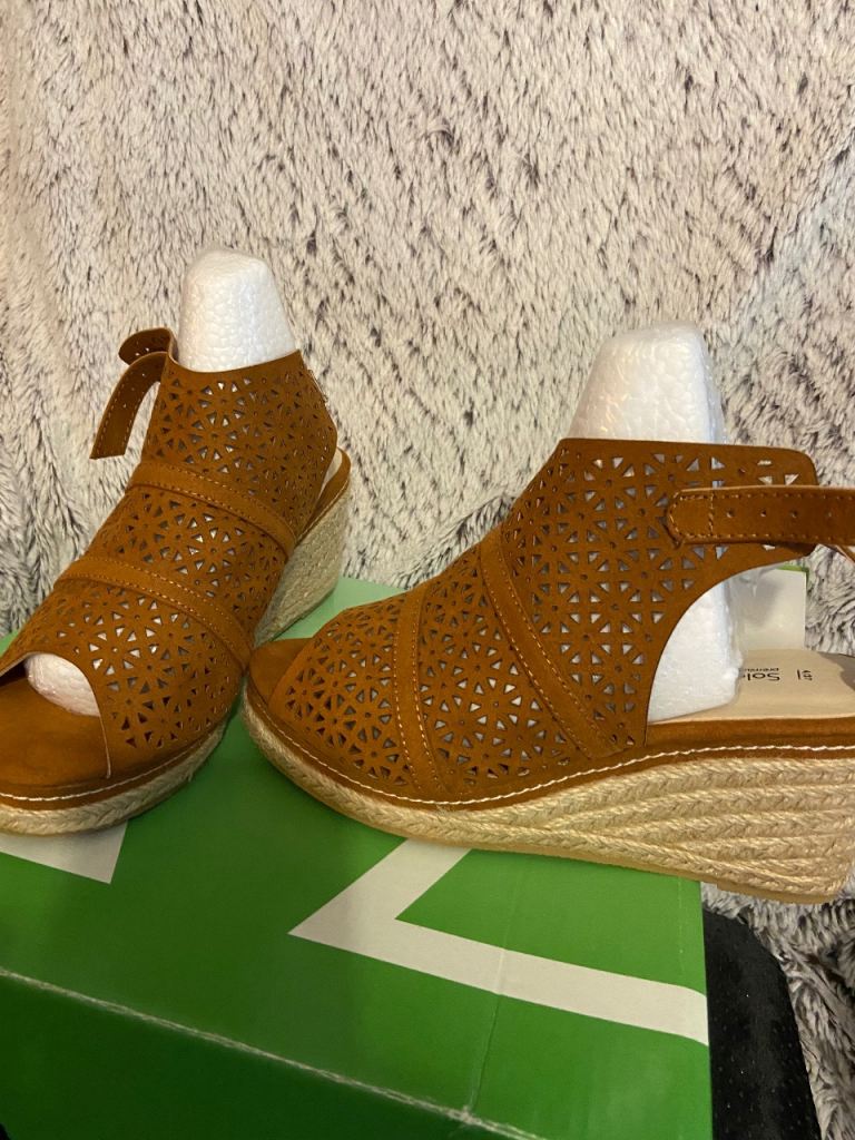 image for Women’s sandals 