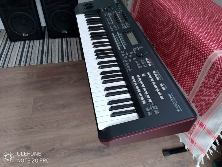 Yamaha MOX F6 synth/keyboard 