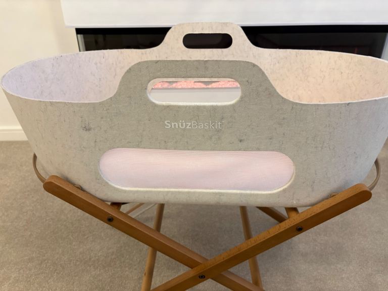 image for Snuzbaskit Moses Basket and stand 