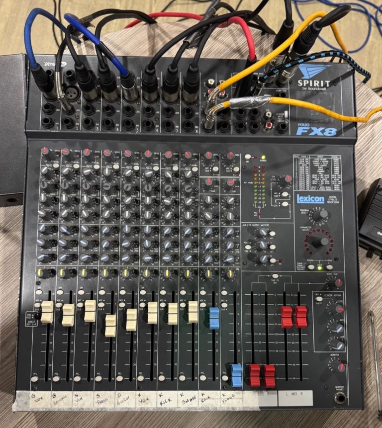 Soundcraft Spirit Folio FX8 mixer with Aluminium Flight case