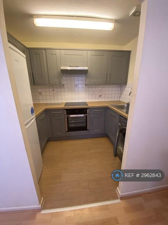 2 bedroom flat in Hulme, Manchester, M15 (2 bed) (#2962843)