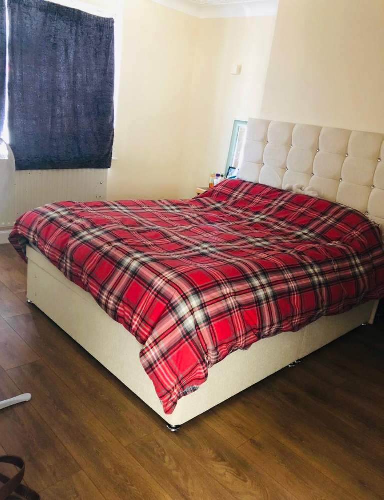 Double Room For Rent in hayes